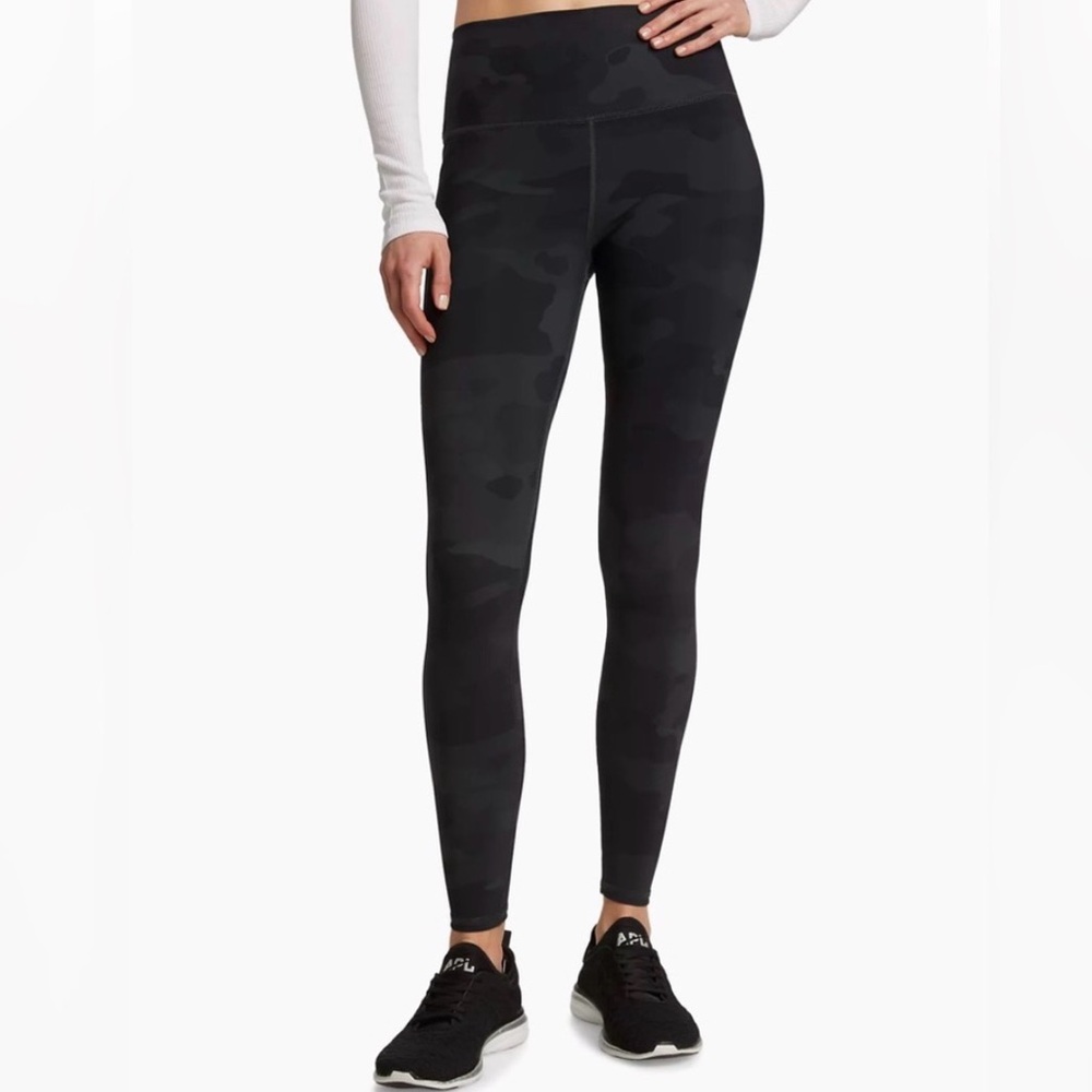 Alo Yoga Black Camo Vapor Leggings - Picture 2 of 9